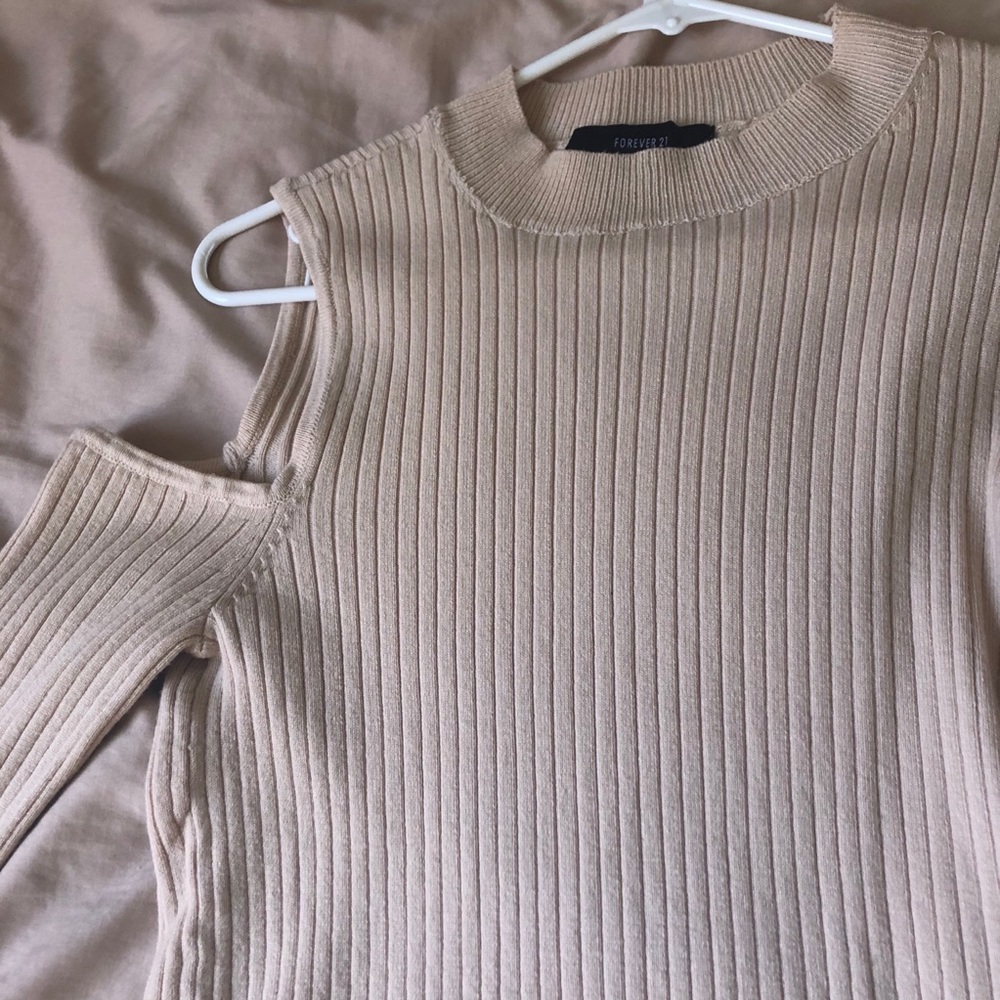 Cutout shoulder long sleeve shirt